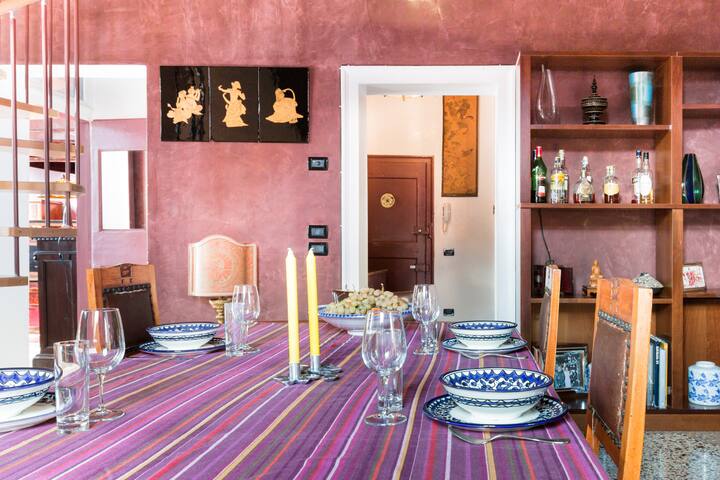 Luxury Historic Apartment on Calm Sunny Canal gallery image 3