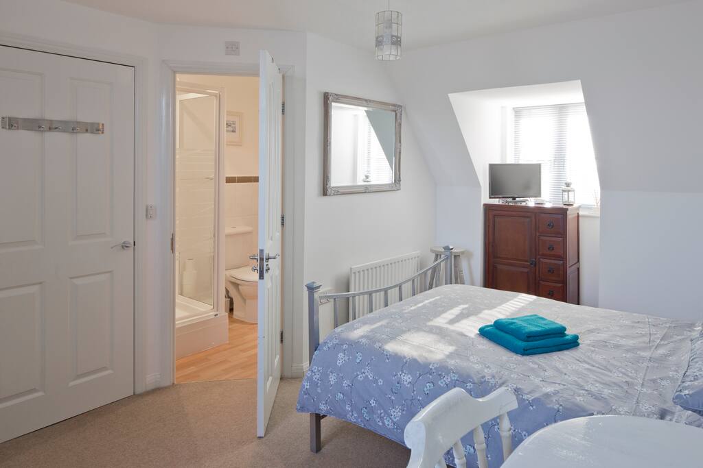 En-suite shower within the quiet room guarantees privacy