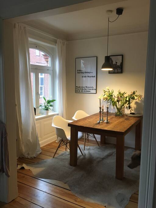 Esszimmer. Living room.