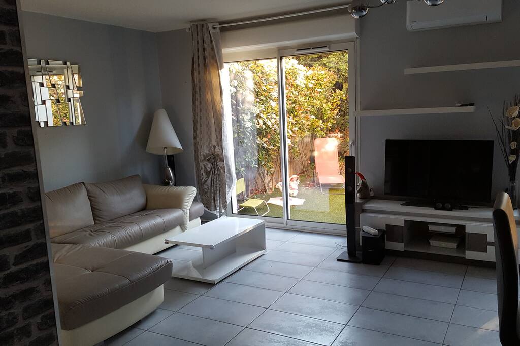 salon + salle à manger avec cuisine américaine