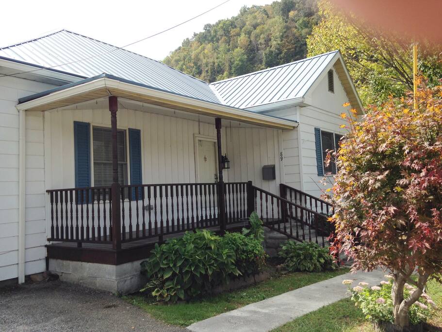 The Blue Roof Cottage Houses for Rent in Whitesburg, Kentucky, United