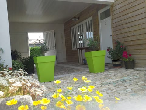 Propriété Airbnb réussie: La chamb'Ré, furnished studio, classified *** à La Couarde Sur Mer