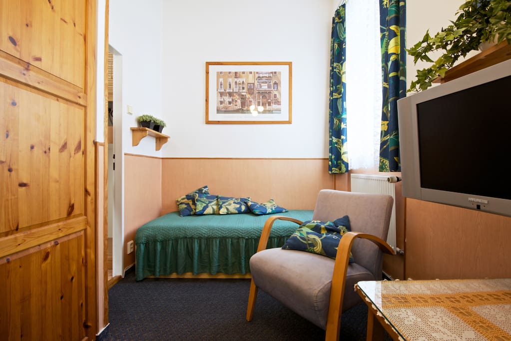 Different view of the second bedroom