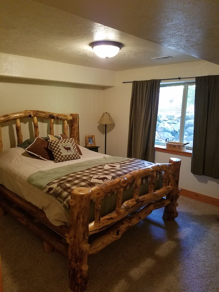 "Dhomë fshati" në katin e poshtëm