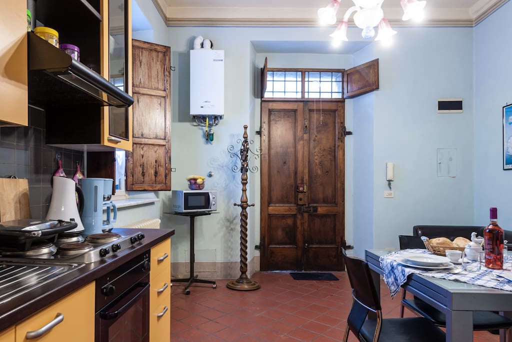 Cucina pranzo, attrezzata per cucinare
