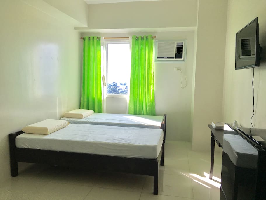 Comfortable and clean beds (we put the bedsheets before you arrive)