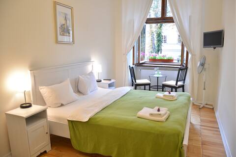 On The Square Guesthouse Double View