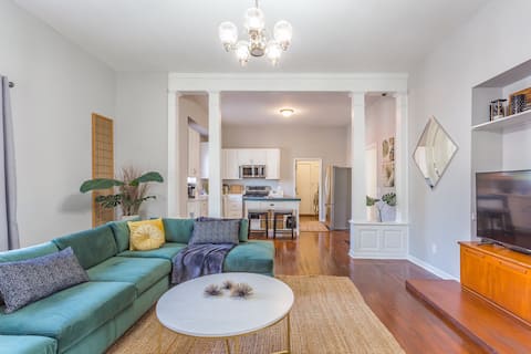 The De'Vine Home- 5 to 8 mins drive from Downtown