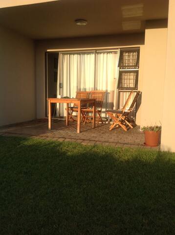 2 Bedroom ground floor apartment, close to beach. gallery image 3