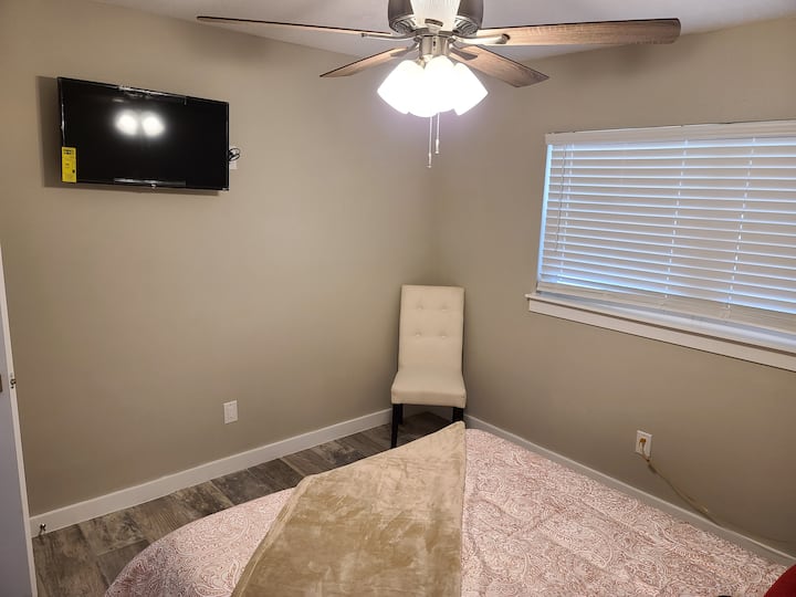 تلفزيون بغرفة نوم ثانية