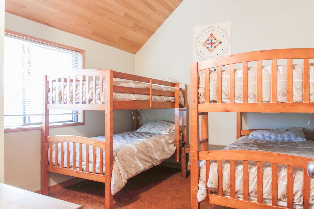 Dhoma e dytë në katin e sipërm me bunks - më e mira për fëmijët