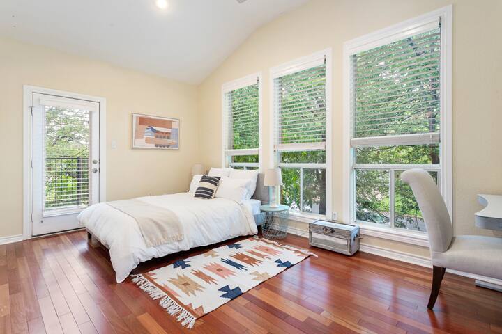 Spacious Home near Zilker Park & Barton Springs gallery image 5