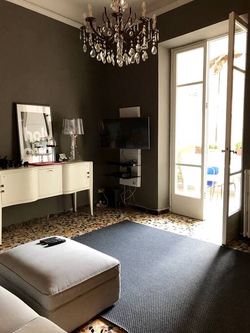 Sala con tv