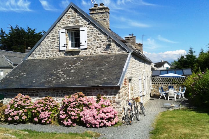 Charming family cottage by the seaside area