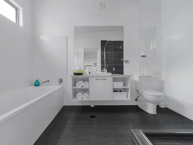 The Palms on James street gallery image 4