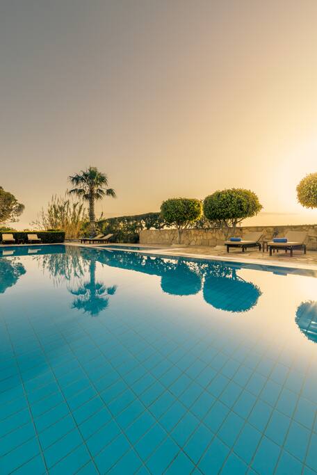 Pool as a mirror.