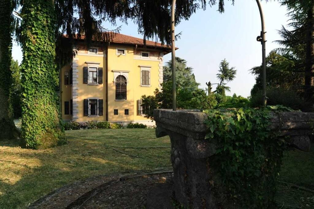 View from the hill of the well.
Vista dalla collinetta del pozzo.