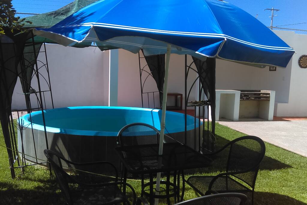 Piscina y Asador.