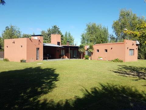 Quinta with a pool, rest minutes from the city