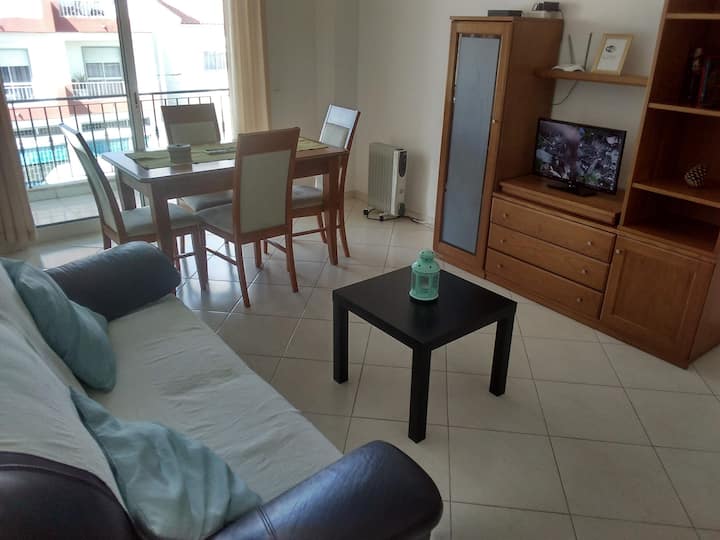Sala de estar com zona de refeições ! livin room with table for your meals