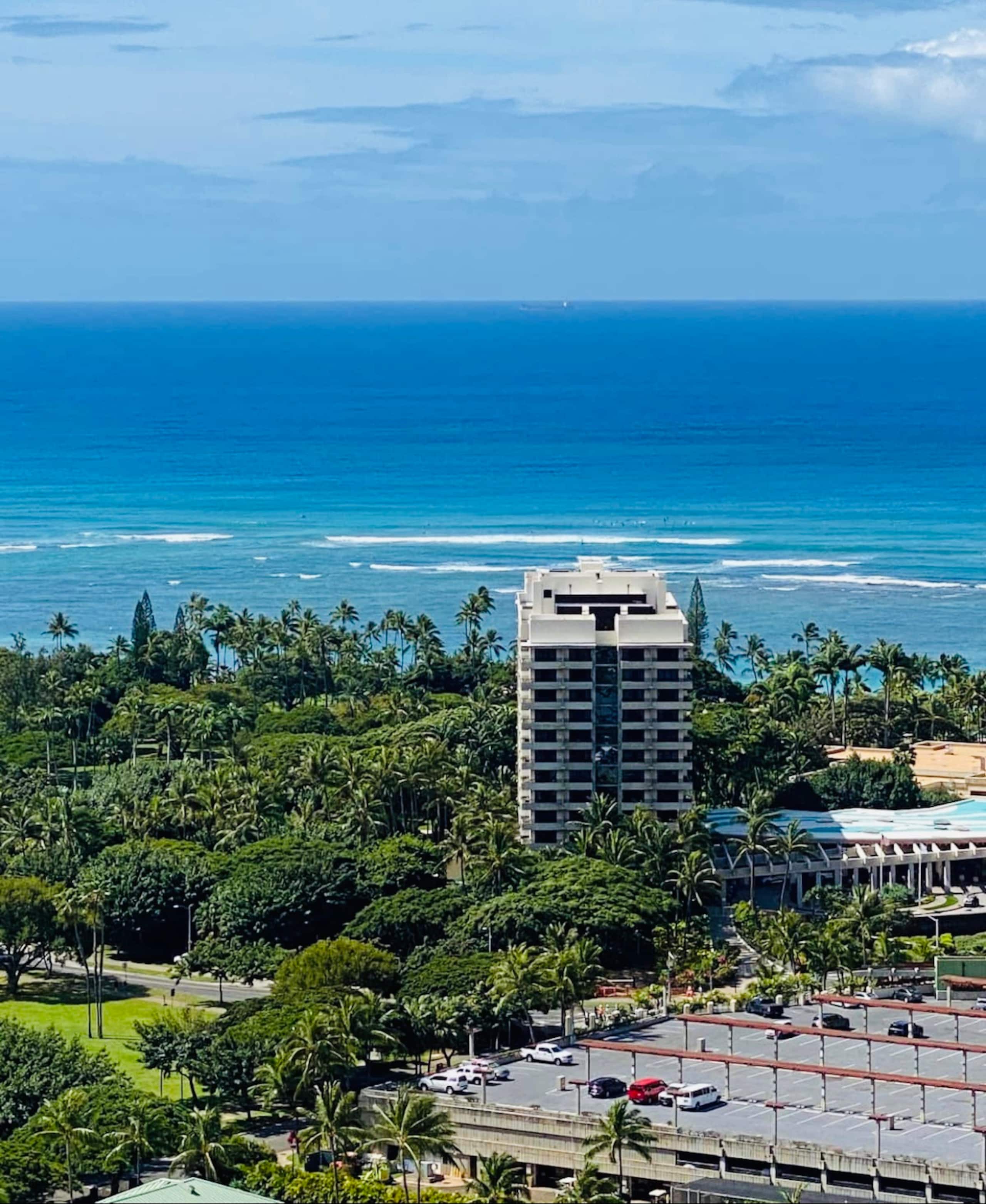 Condo in Honolulu · ★4.58 · 2 bedrooms · 3 beds · 2 baths - Image 5