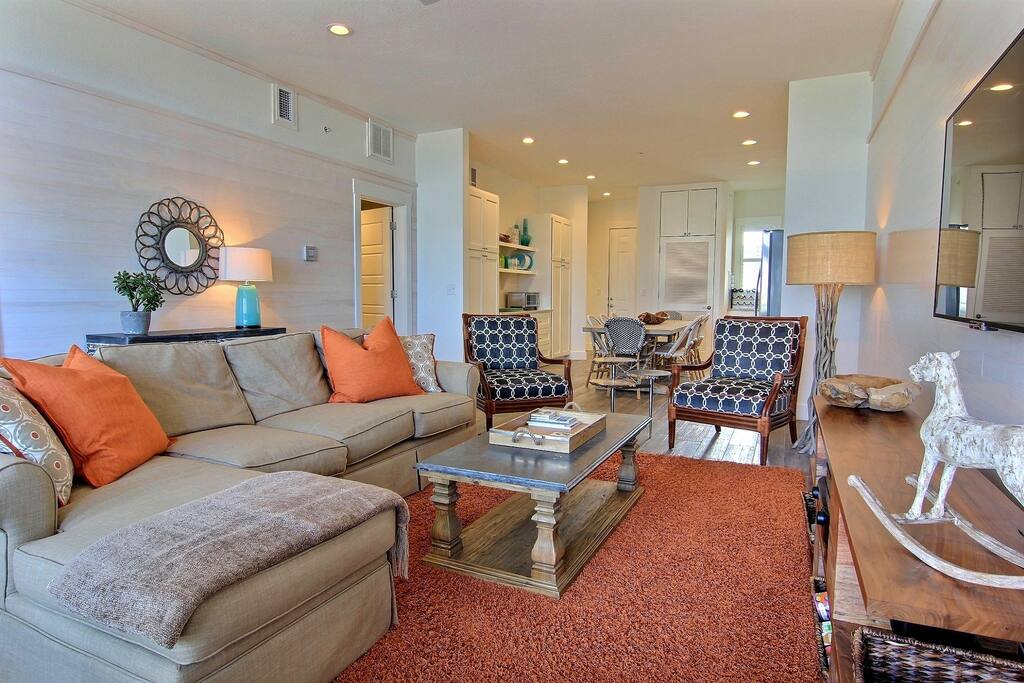 Bikini Bottoms TC 2204-Living Area