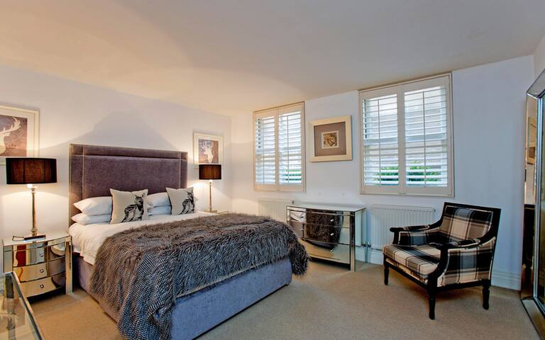 Luxury and Spacious 2 Bedroom in South Kensington gallery image 5