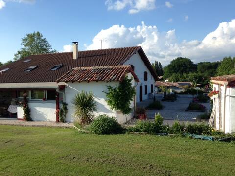 Large country house 14 people
