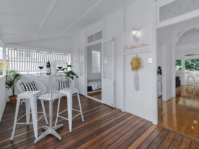 The Palms on James street