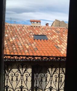 Chambre avec balcon en centre ville