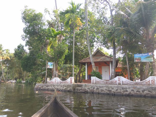 Double bed room with lake view
