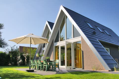 XL family holiday home on the seafront - 13 people