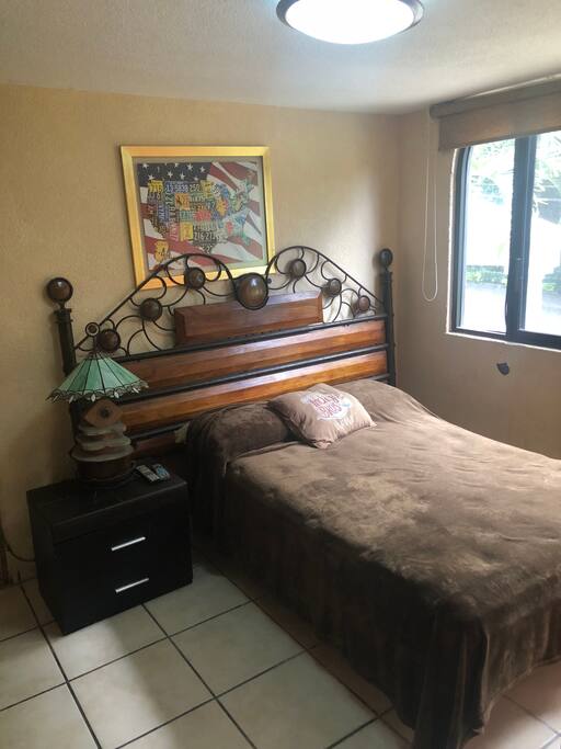 Recámara, cama MATRIMONIAL.