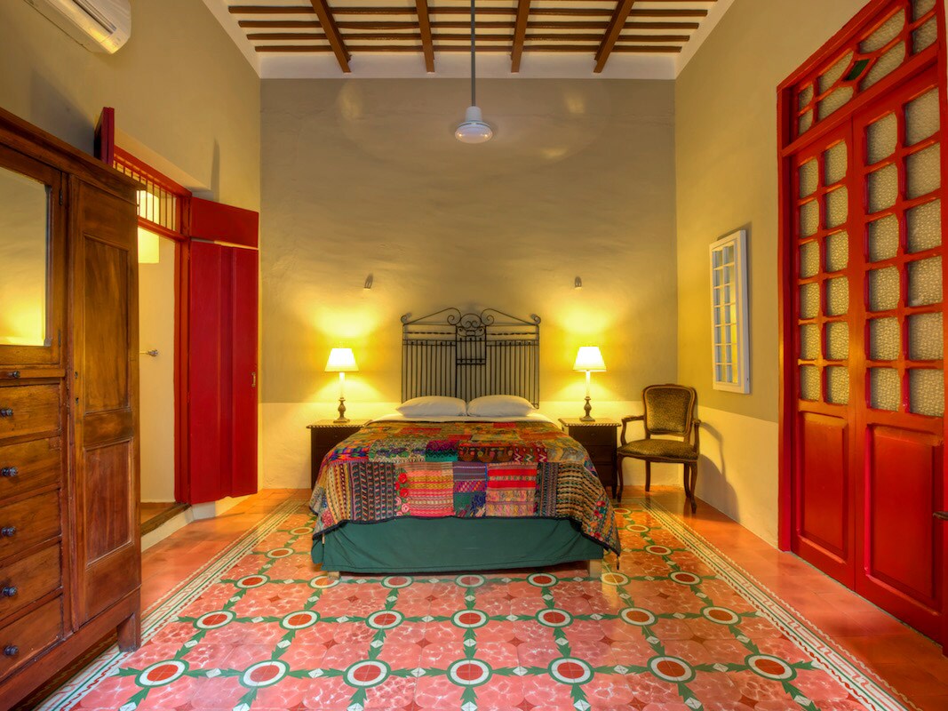 Soba br. 2 -- stropovi s gredama od 16 stopa i originalni podovi od tjestenine