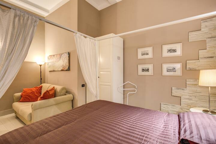 Comfy at the Coliseum Vacation Home Away from Home gallery image 5