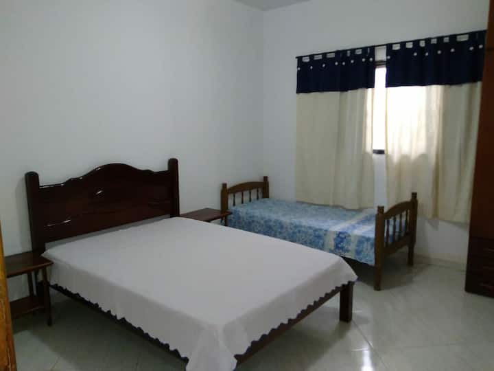 Schlafzimmer 1
