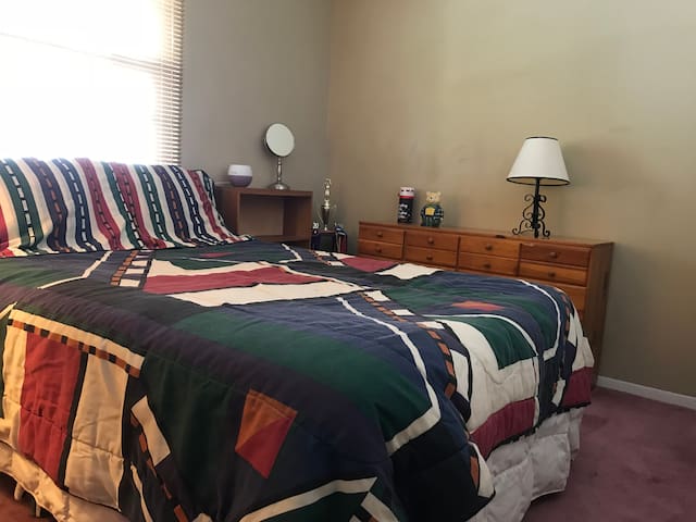 ★The Spare Room★Private room in relaxing home★