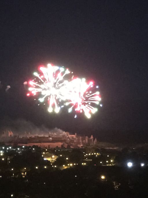 Début du feu d'artifices 14 juillet 2016, au dessus de notre magnifique "cité ".