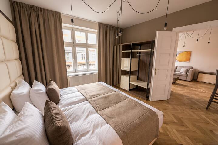 Letna 2 bedrooms apartment 82m2. Netflix TV gallery image 4