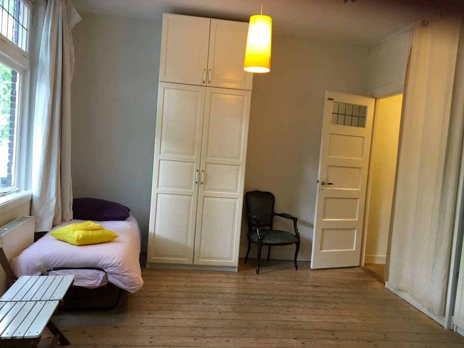 Triple room: single bed