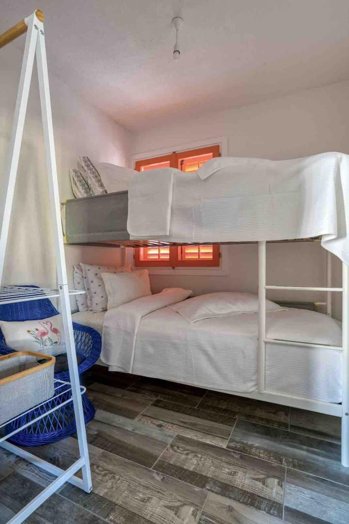 孩子们来吧！谁会睡在底部？