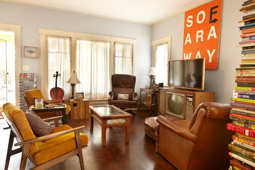 Eclectic Heart of Los Feliz Village Houses for Rent in Los Angeles