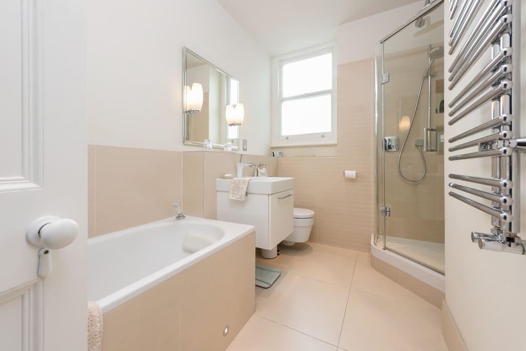 Large Bathroom with underfloor heating