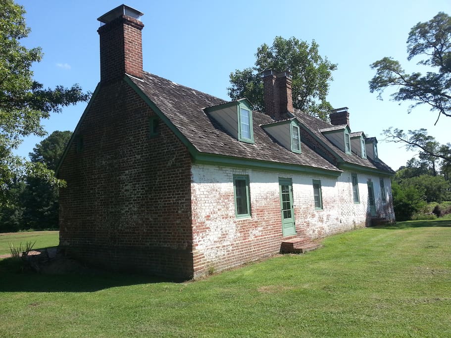 Circa 1700 Chesapeake Colonial Home Guesthouses for Rent in