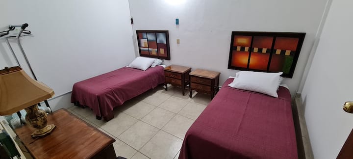 Chumba cha kwanza cha kulala, vitanda viwili vya mtu mmoja 