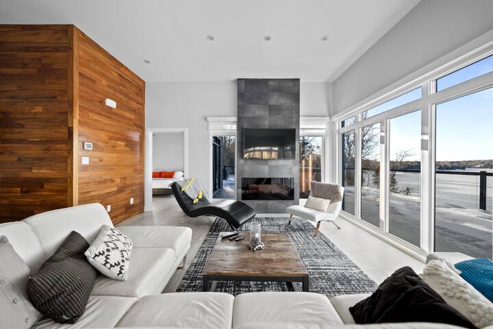 Charming Modern Waterfront Cottage gallery image 3