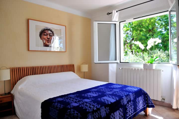 Dhoma e gjumit 1, 160x200 krevat, me përmasa mbretërore, lart
