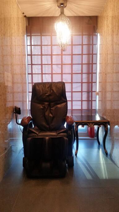 여행자를 위한 안마의자
Massage chair for tourist