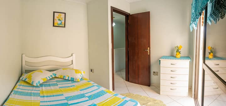 Dormitorio doble CON VENTILADOR DE TECHO.