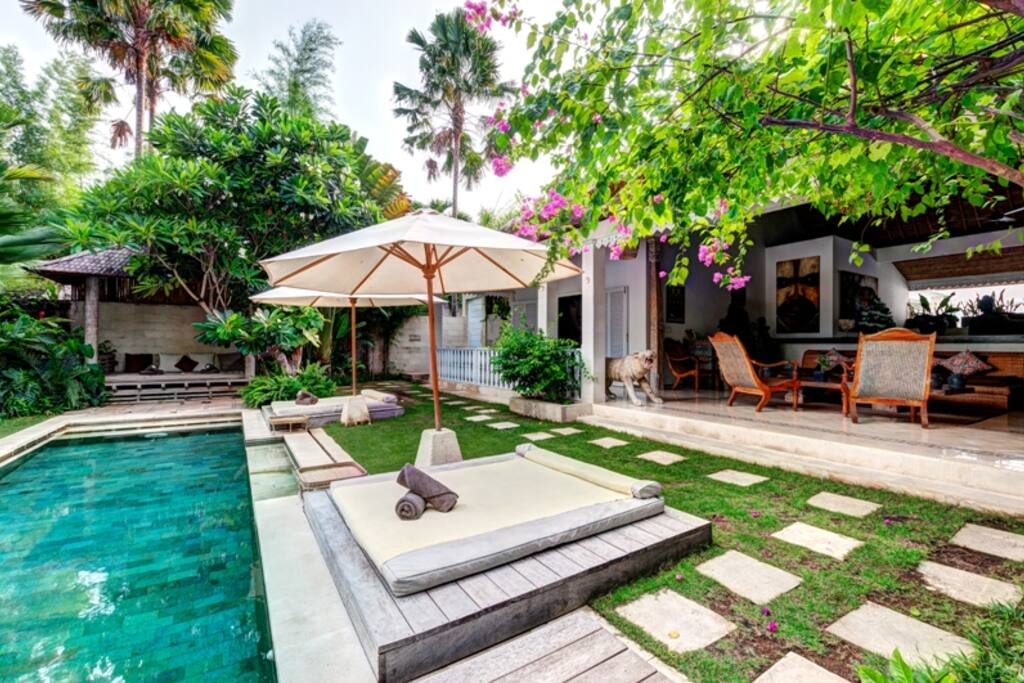 Villa and Pool Overview